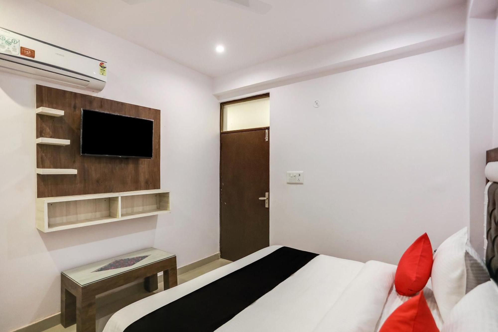 แคปิตัล โอ 76792โกลเดน สโตน Hotel กาเซียบัด ภายนอก รูปภาพ